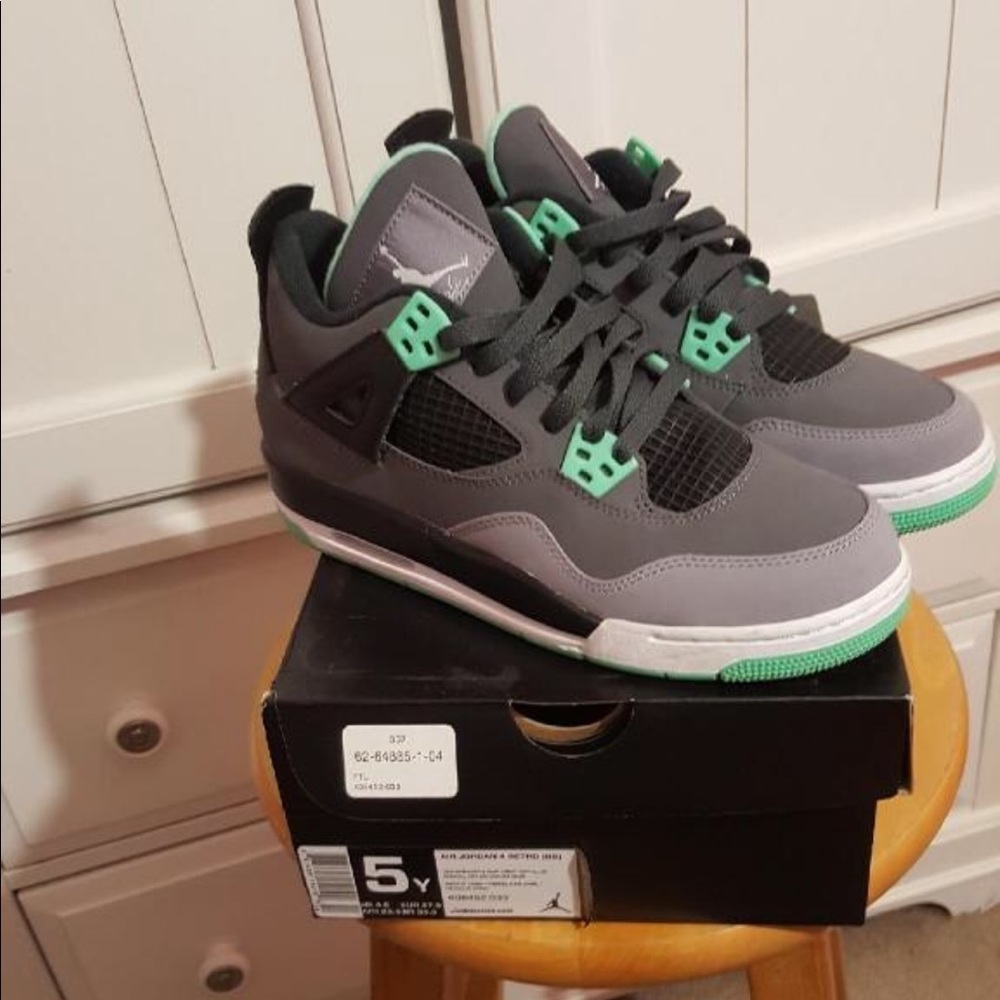 Air Jordan 4 retro green glow